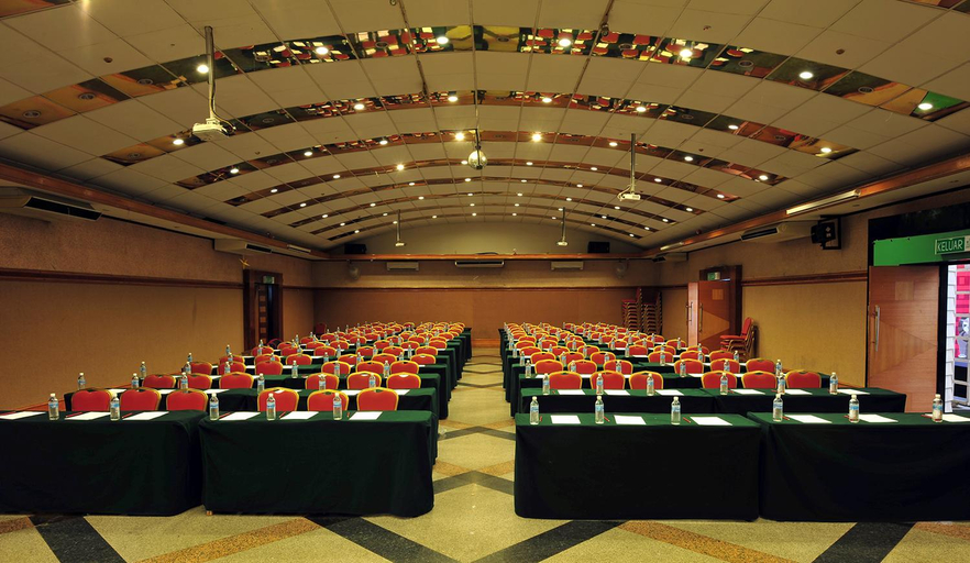 Others 2, Hotel Emas , Tawau