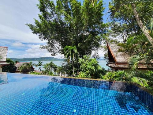 Beachfront Bali Style Villa with 6 Bedrooms, Phuket Island