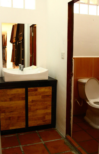 Bathroom, Malibu Hostel, Sihanoukville