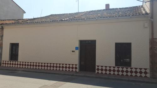 La Nava, casa de pueblo con patio y chimenea, Segovia