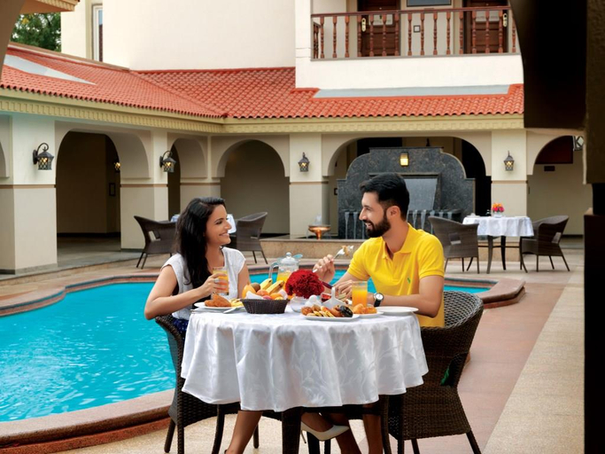 Food & Drinks 5, Neonz  Resort, Anand
