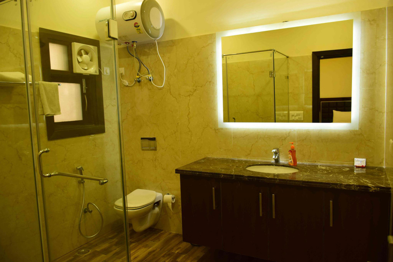 Bathroom, When In Gurgaon - Service Apartments Next to Artemis Hospital, Gurgaon