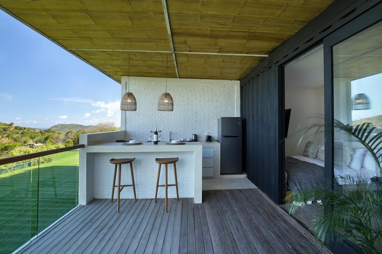 Exterior & Views 13