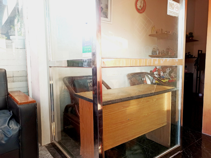 Public Area 2, OYO 3012 Coupis Guesthouse Syariah, Kediri