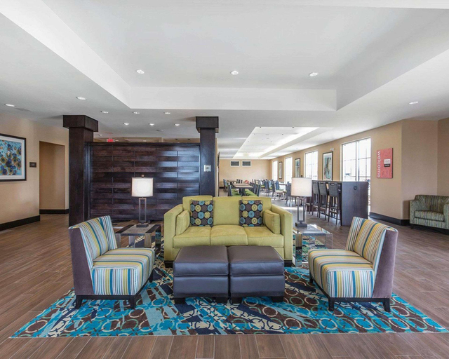 Public Area 2, Comfort Inn & Suites Airport North, Division No. 6