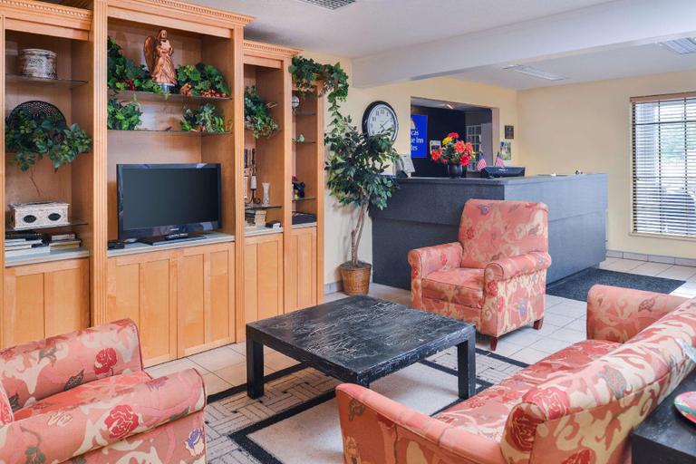 Public Area 2, Americas Best Value Inn & Suites Bluffton, Wells