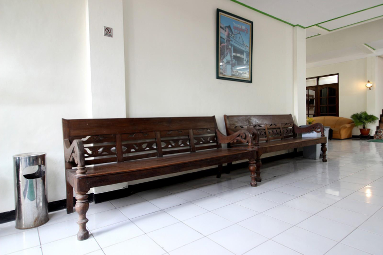 Public Area 3, RedDoorz Plus Syariah near Lempuyangan Station 3, Yogyakarta