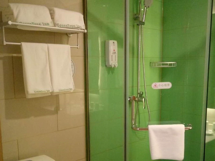 Bathroom 2, GreenTree Inn Qingdao Jiaozhou Jiaoping Road Express Hotel, Qingdao