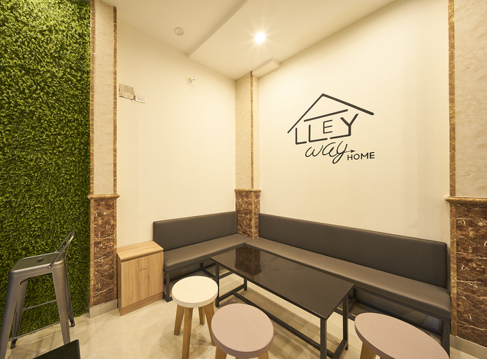 Public Area 2, Alleyway Home, District 1