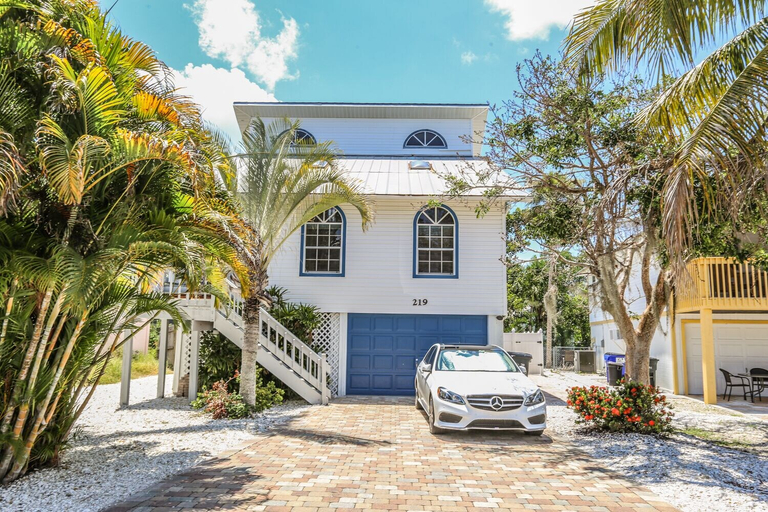 Exterior & Views, 219 Fairweather, Lee