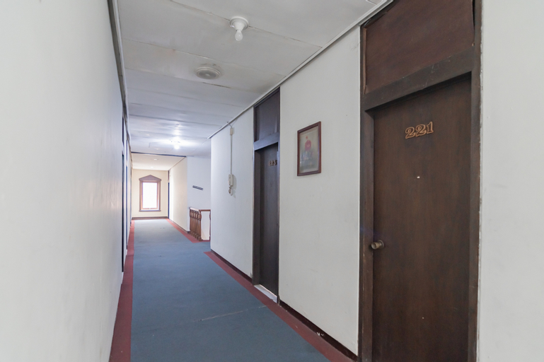 Public Area 19