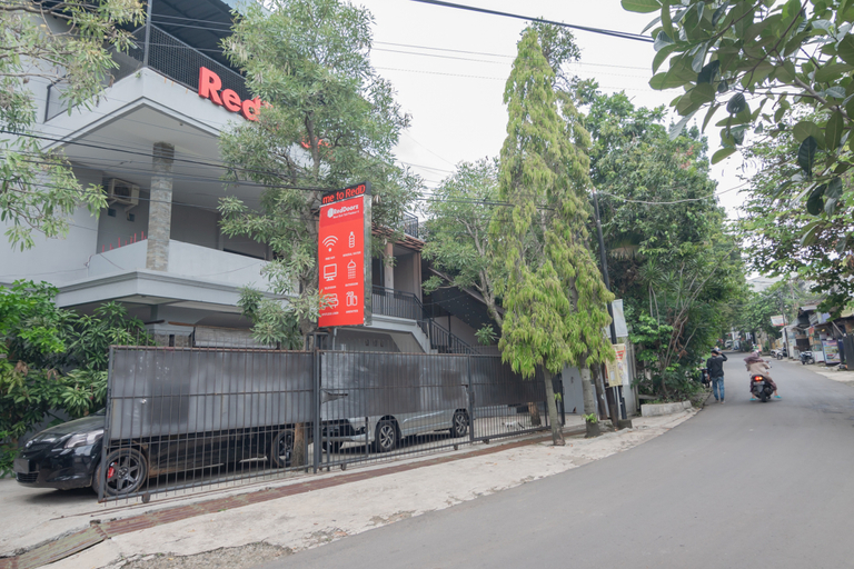 Exterior & Views 4, RedDoorz near Exit Toll Pasteur 4, Bandung