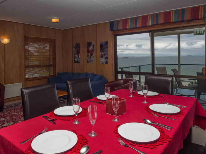 Food & Drinks 5, By the Bay Beachfront Apartments, Far North