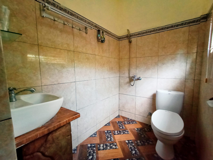 Bathroom 14