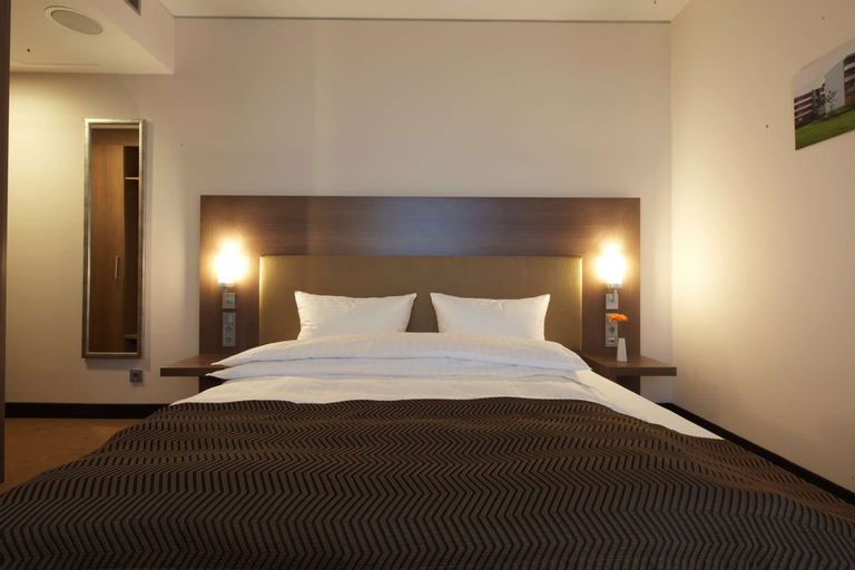 Bedroom 13