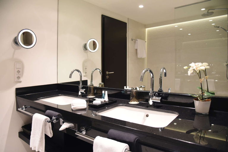 Bathroom 18