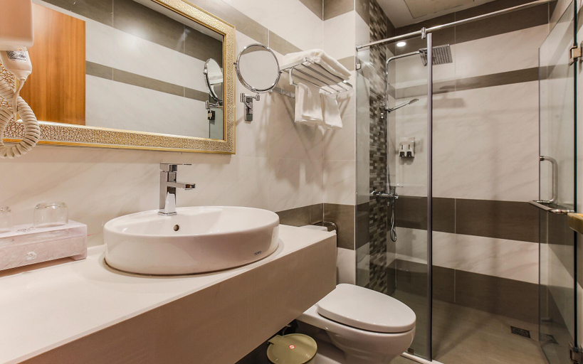 Bathroom 3, Sun Hotel Ben Thanh Market, Ho Chi Minh City