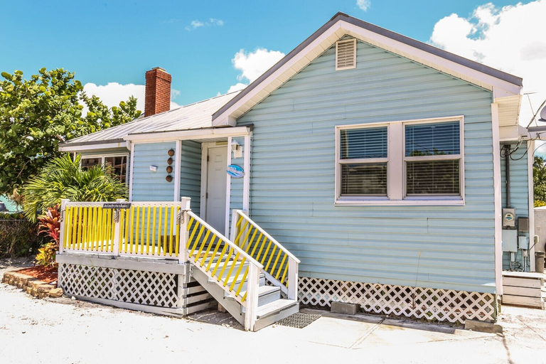 Exterior & Views, 2621 Estero Blvd, Lee
