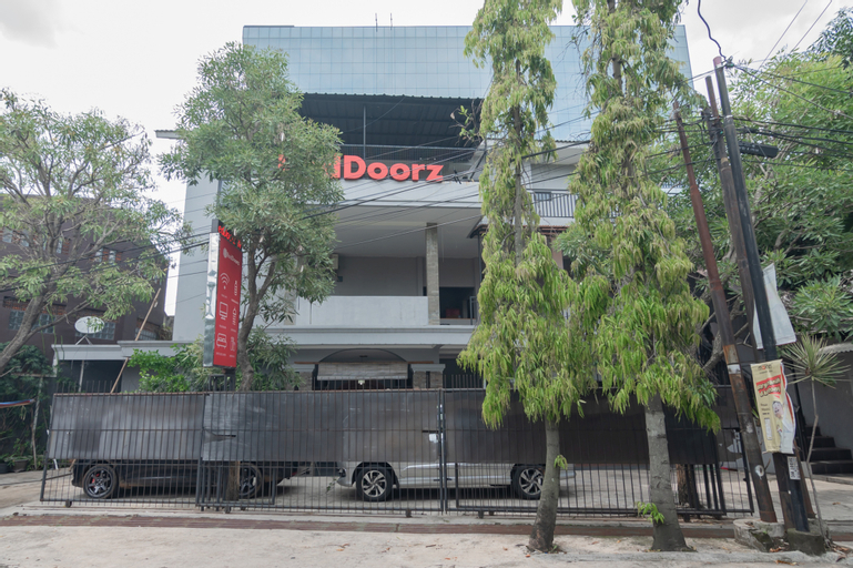 Exterior & Views 2, RedDoorz near Exit Toll Pasteur 4, Bandung
