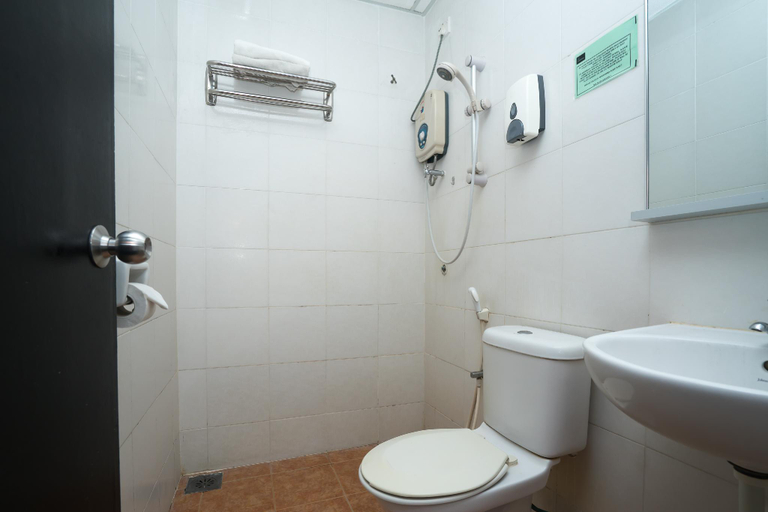 Bathroom, Oyo 752 Ridel Hotel Kota Bharu, Kota Bharu