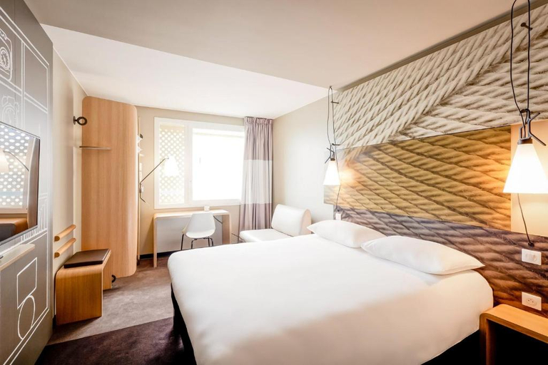 Bedroom 3, ibis Sion, Sion