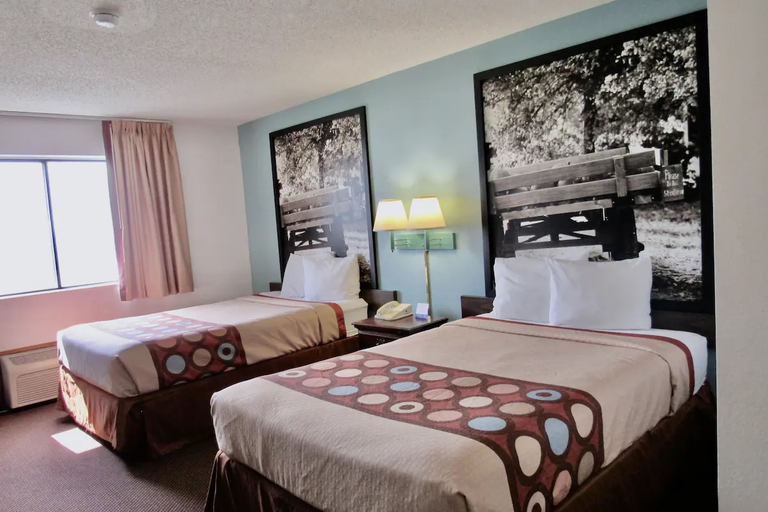 Bedroom 3, Travelodge by Wyndham Lamoni, Decatur
