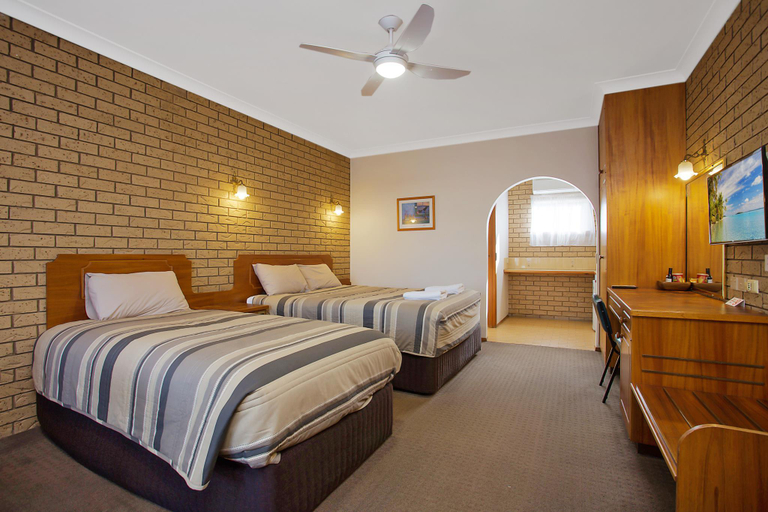Bedroom 3, Manifold Motor Inn, Corangamite - North