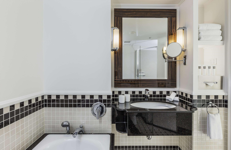Bathroom 14