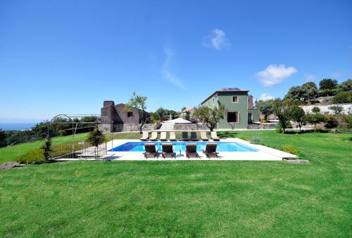 Afife Villa Sleeps 14 with Pool Air Con and WiFi, Viana do Castelo