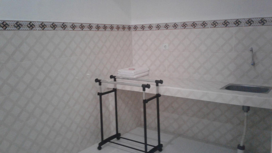 Bathroom 3, david surf house, Badung