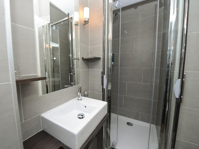 Bathroom 4, Valpré, Rhône