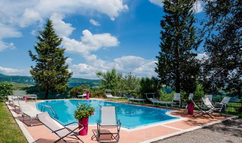 Radicofani Villa Sleeps 28 with Pool and WiFi, Siena