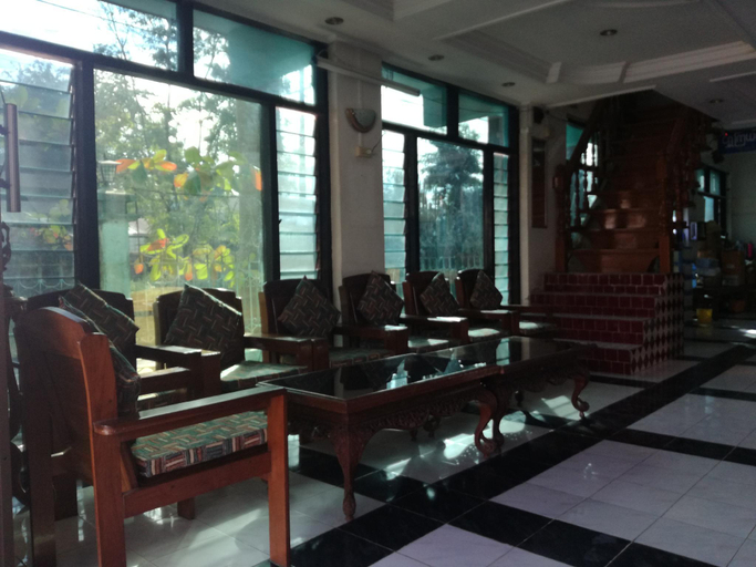 Lobby 5, Gold Star Hotel, Taunggye