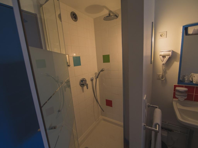 Bathroom 2, Hotel le Corbusier, Bouches-du-Rhône