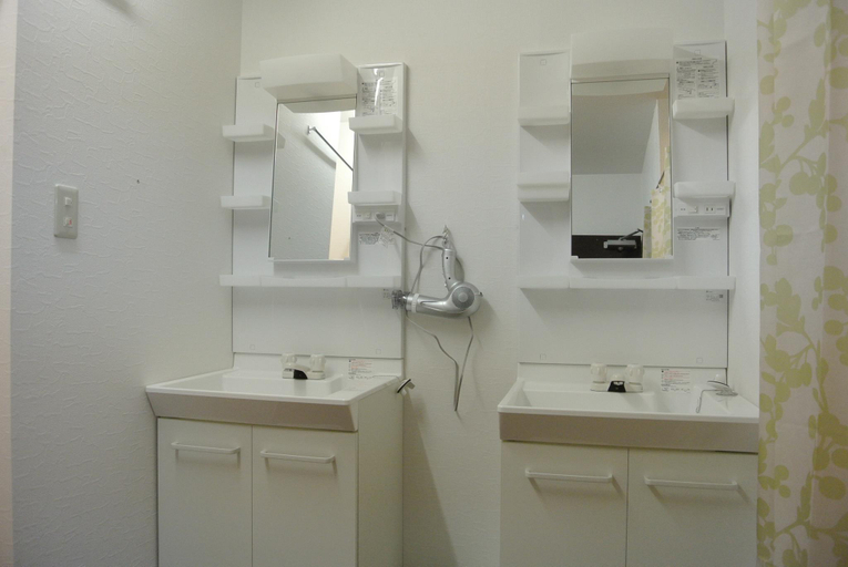 Bathroom 2, Guest House Anchor, Nishinomiya