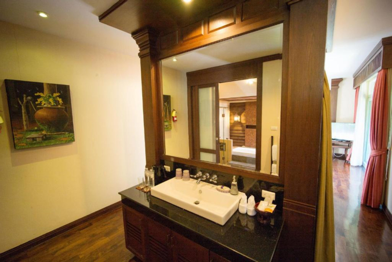 Bathroom 18