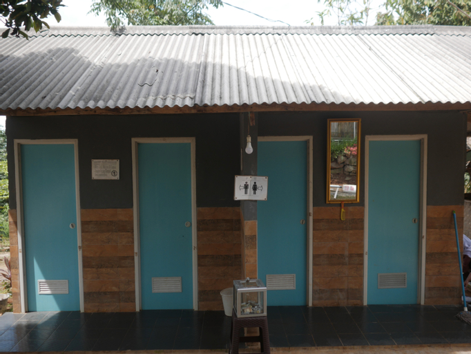 Exterior 4