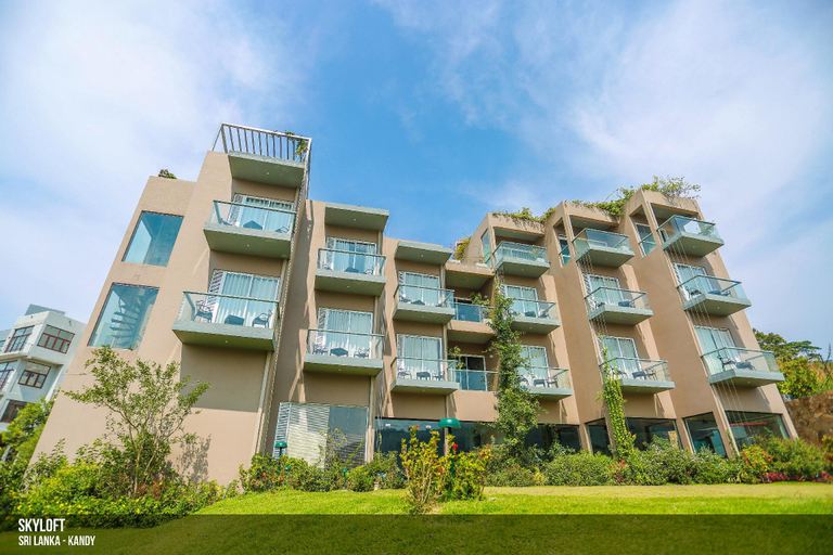 Exterior & Views