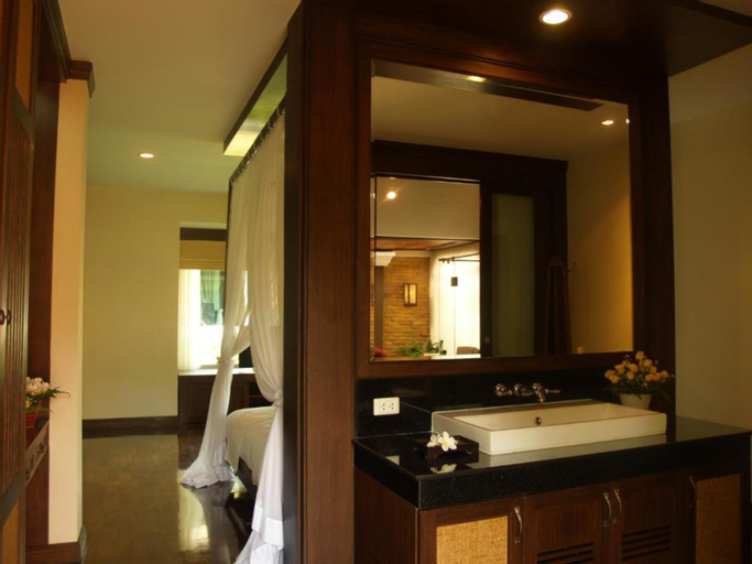 Bathroom 13