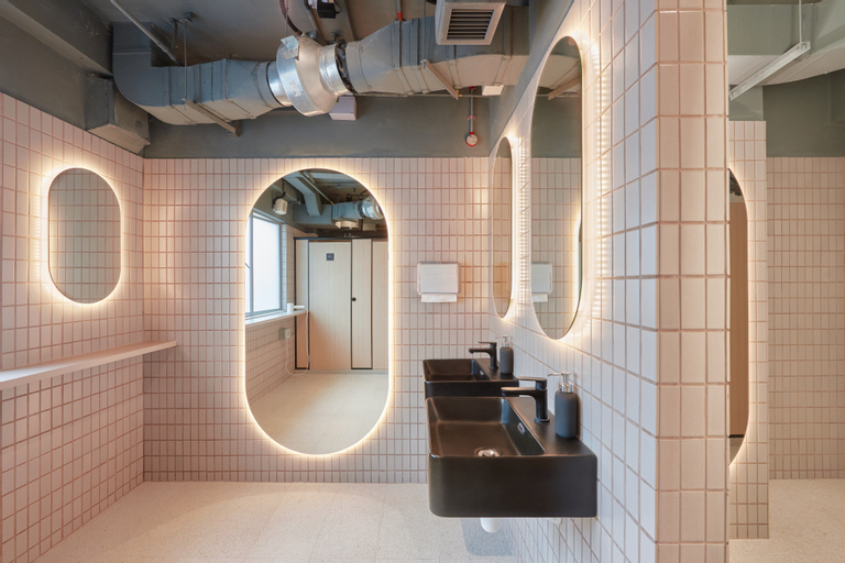 Bathroom 28