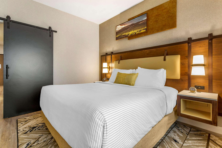 Bedroom 30