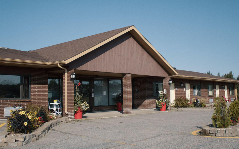 Exterior & Views, Hôtel le Voyageur, Sept-Rivières--Caniapiscau