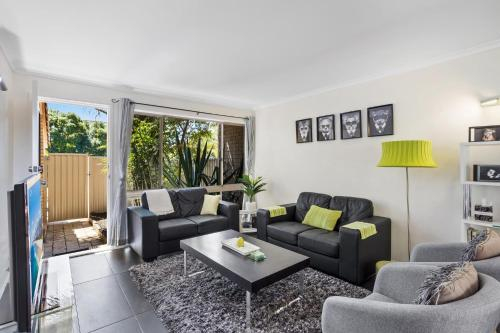 MadeComfy Lush Suburban Getaway Minutes from Beach, Gold Coast