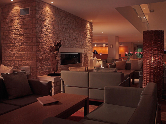 Public Area, De Vere Cotswold Water Park, Gloucestershire