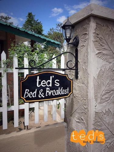 Ted's Bed and Breakfast, Santa Cruz