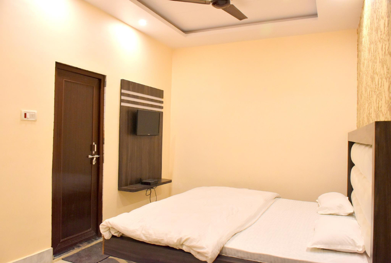 Others 5, Hotel Arya, Varanasi