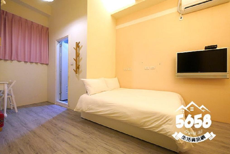 Bedroom 3, JJ Quad room 111, Taichung