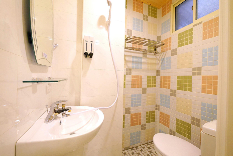 Bedroom 2, JJ Quad room 102, Taichung