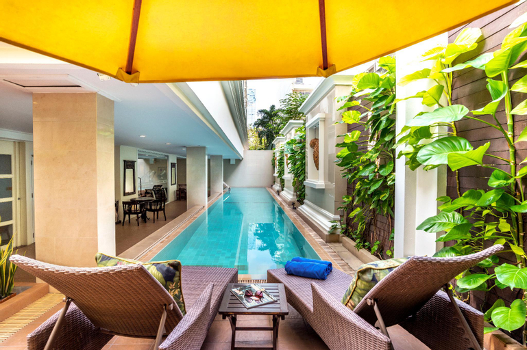 Exterior & Views 21