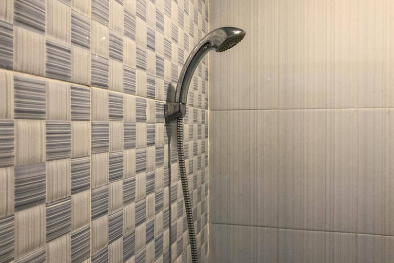 Bathroom 4, RedDoorz Syariah near Sengkaling 2, Malang